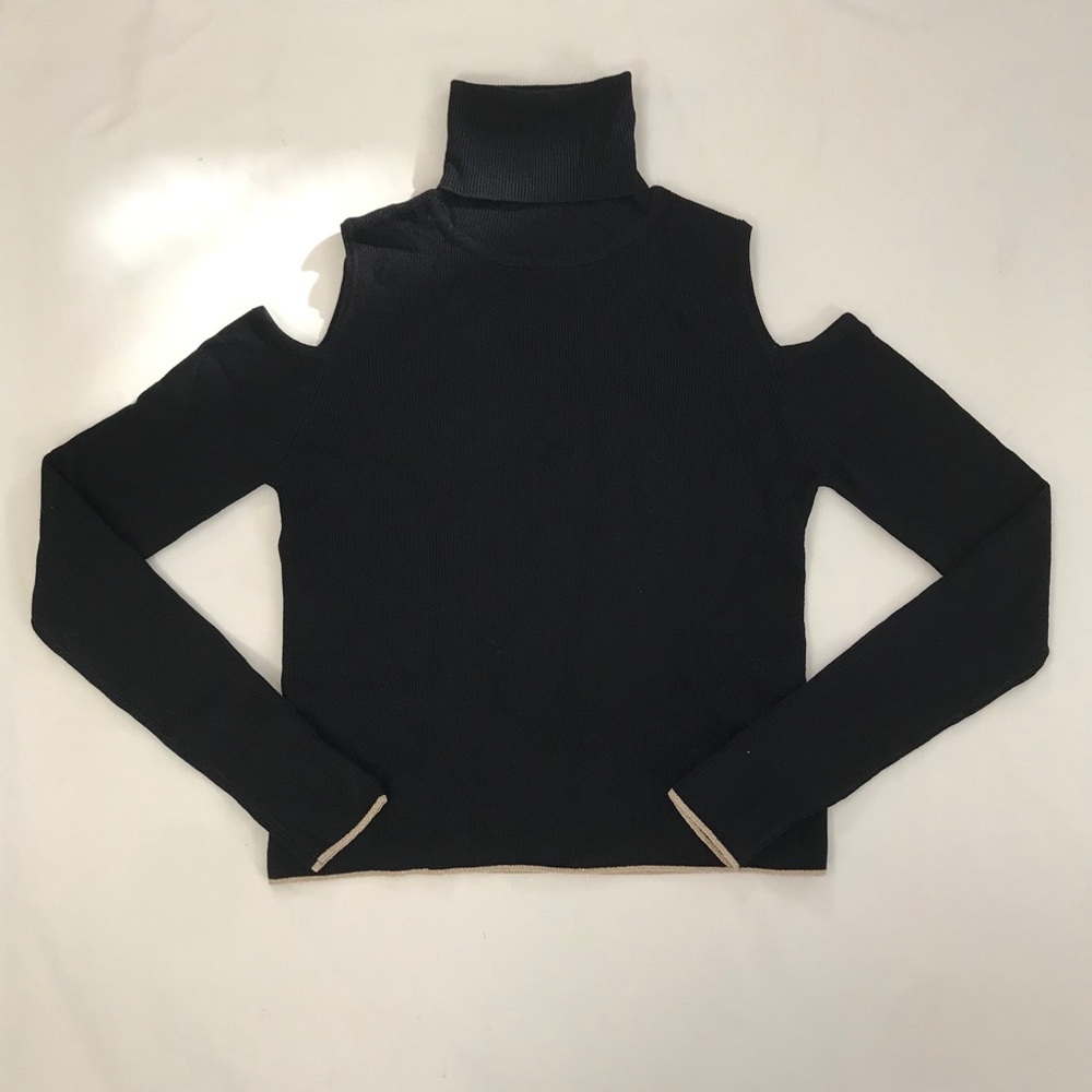 2/$25✨Zara Cold-Shoulder Turtleneck